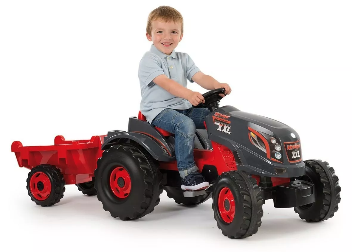 Ilustracja: chłopiec na traktorze XXL Smoby